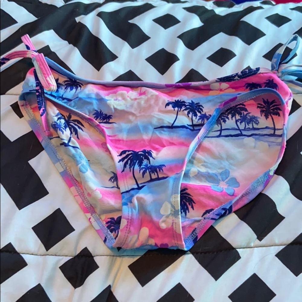 Swimsuit bottoms